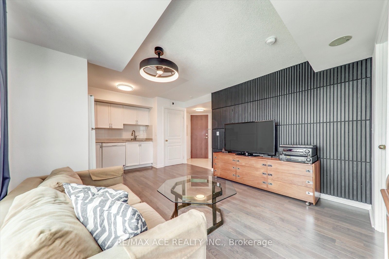 2545 Erin Centre Boulevard 1803 Property Photo 18