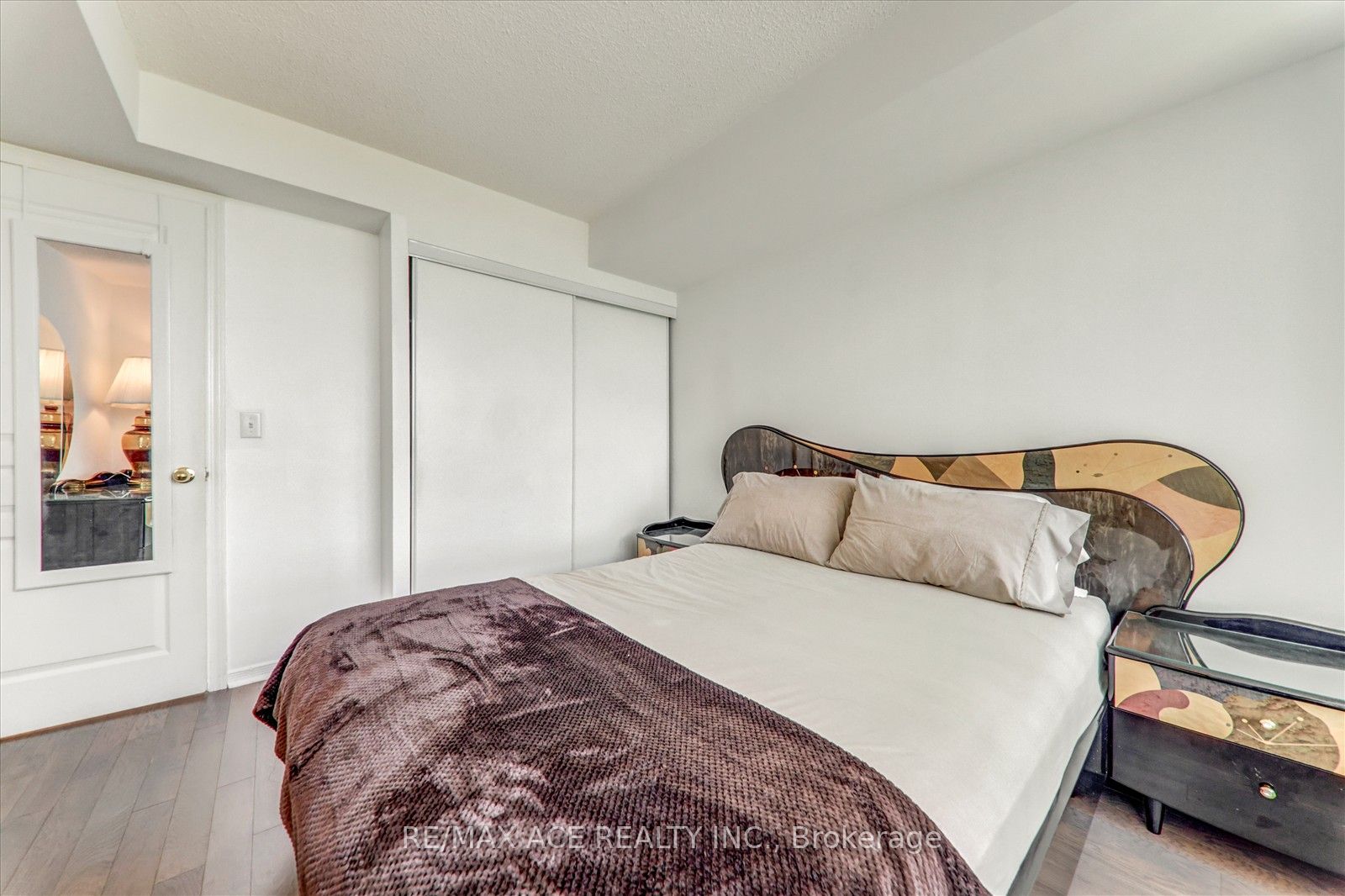 2545 Erin Centre Boulevard 1803 Property Photo 22