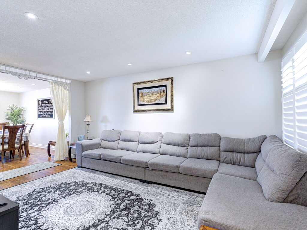 103 Whitchurch Mews Property Photo 6