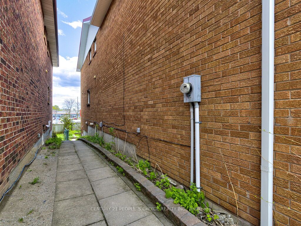 103 Whitchurch Mews Property Photo 34
