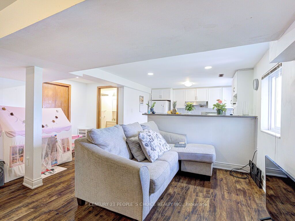 103 Whitchurch Mews Property Photo 36