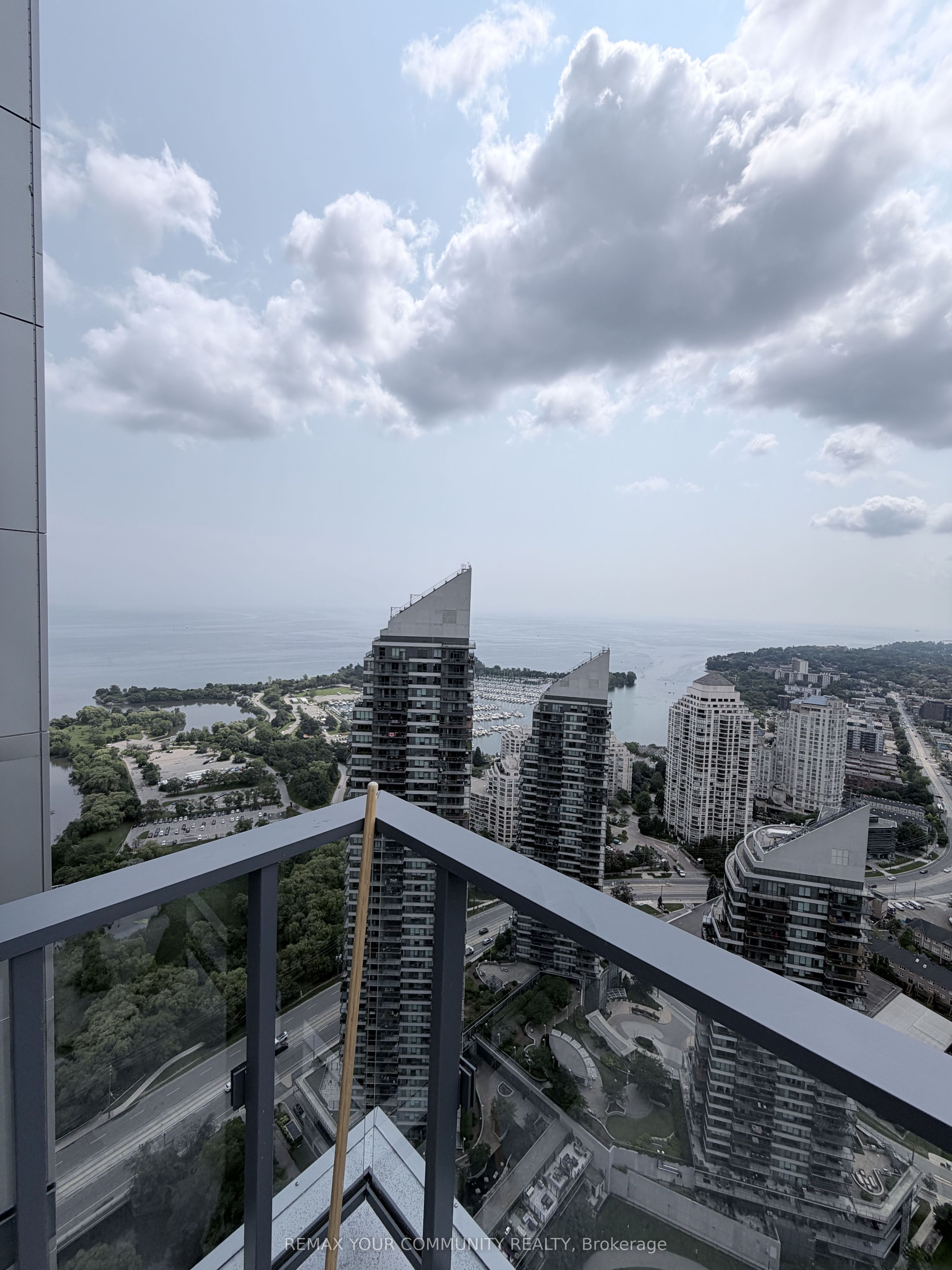 2220 Lakeshore Boulevard Ph2 Property Photo 1