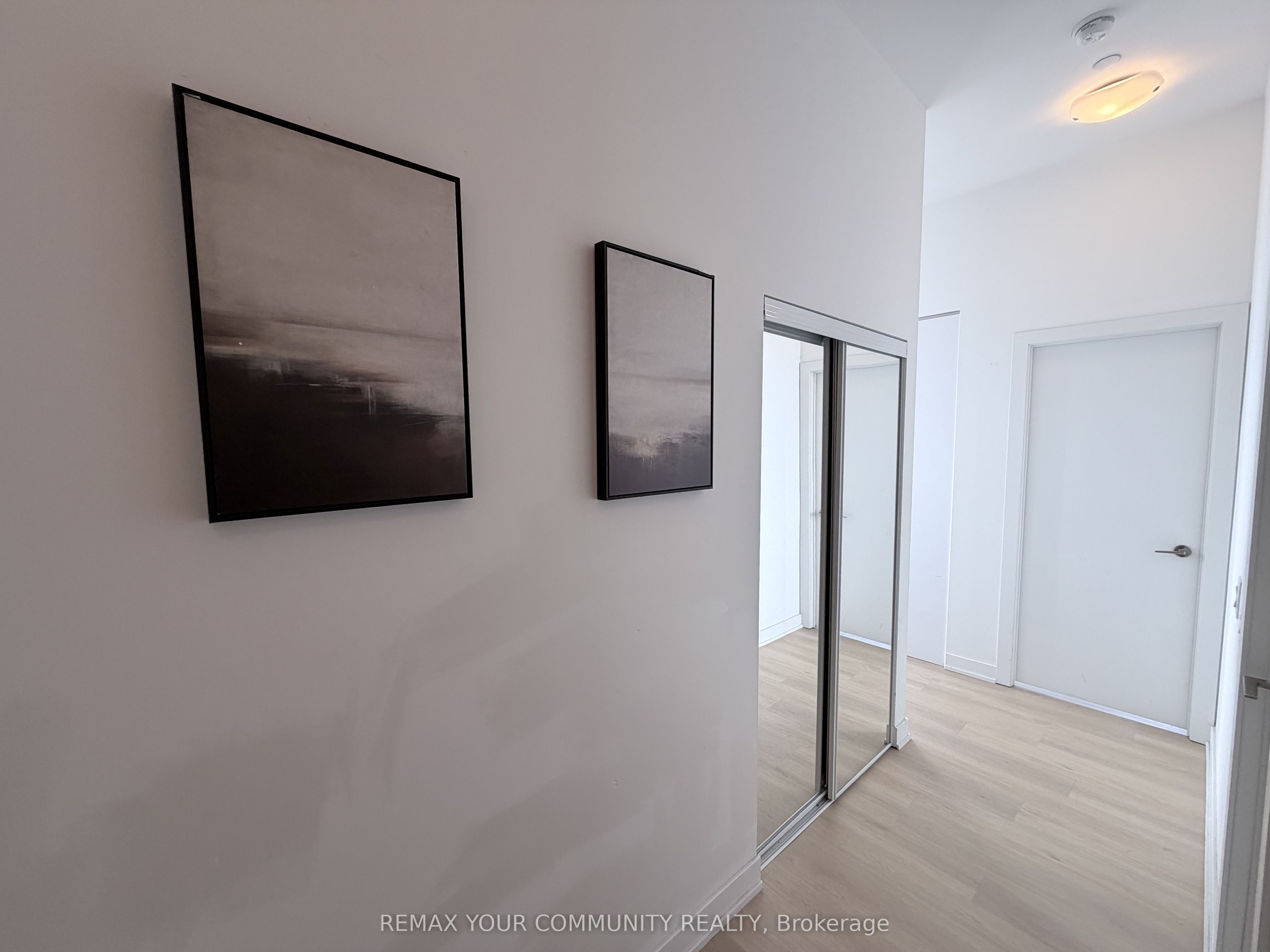 2220 Lakeshore Boulevard Ph2 Property Photo 2