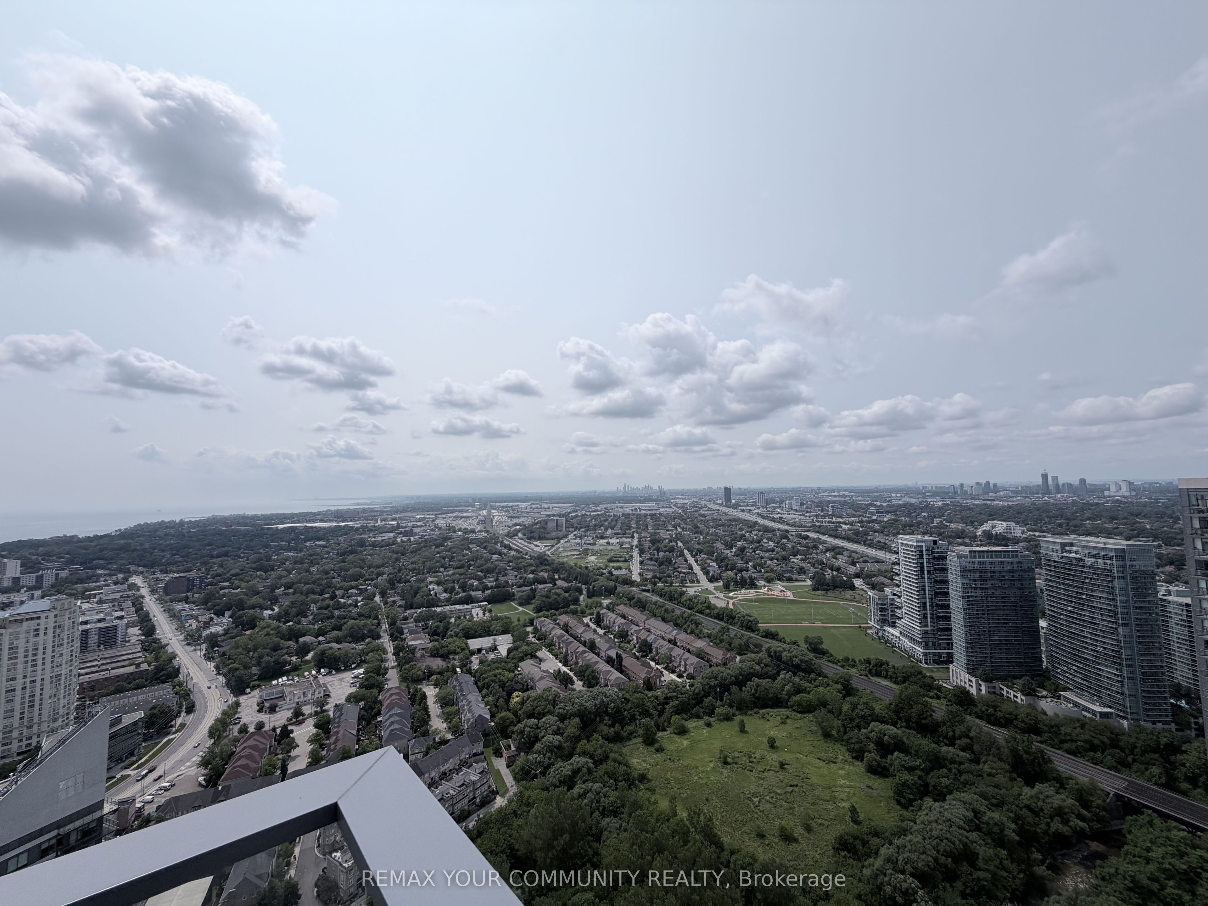 2220 Lakeshore Boulevard Ph2 Property Photo 18