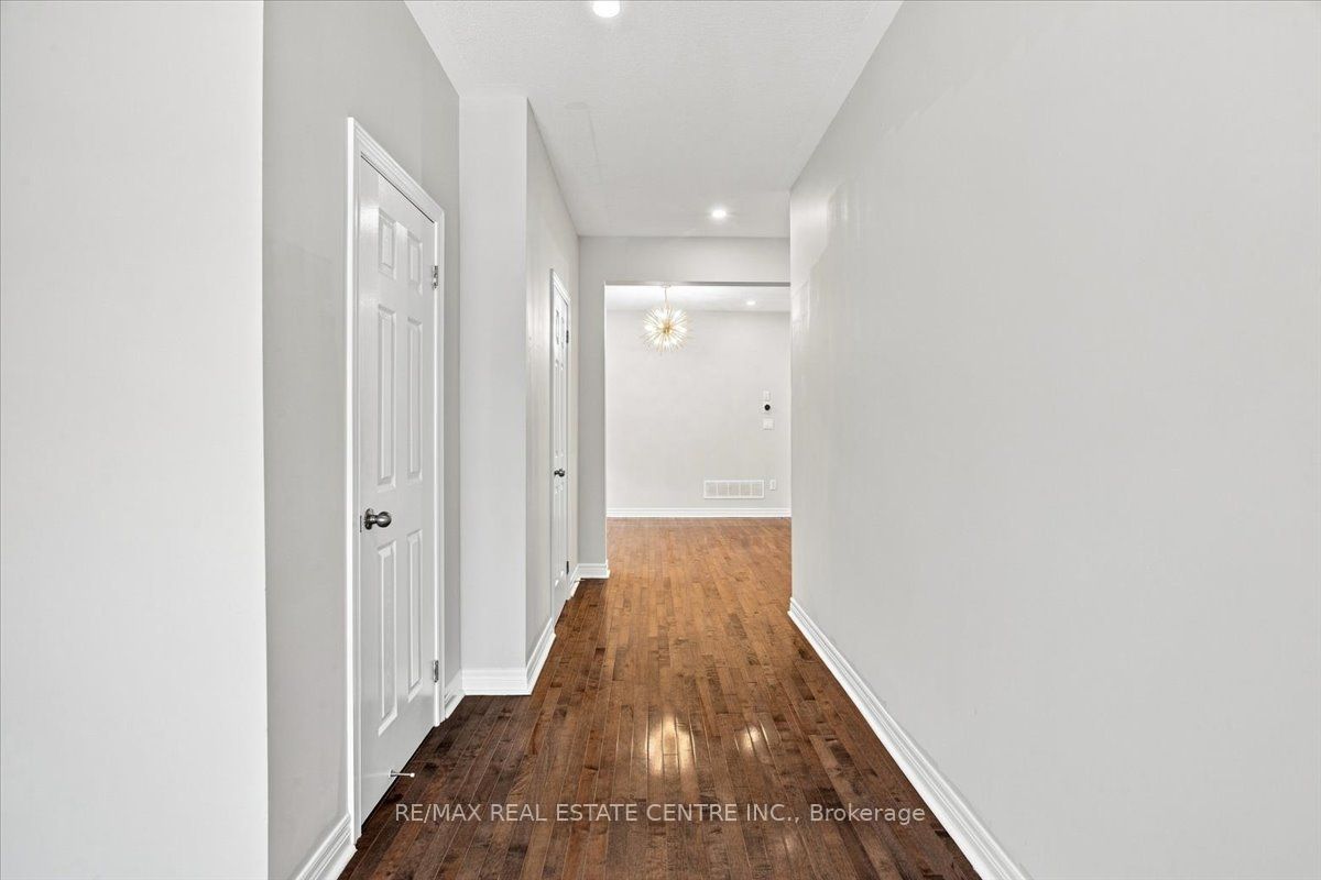 1053 Job Crescent Property Photo 3