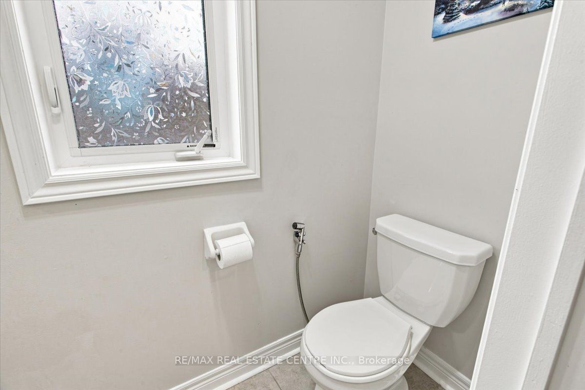 1053 Job Crescent Property Photo 5