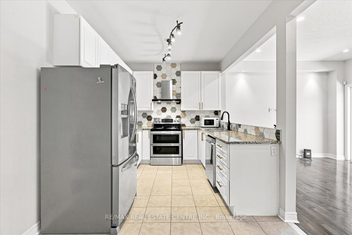 1053 Job Crescent Property Photo 9