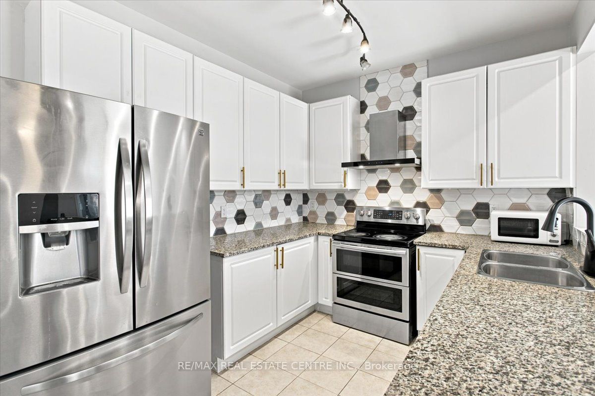 1053 Job Crescent Property Photo 10