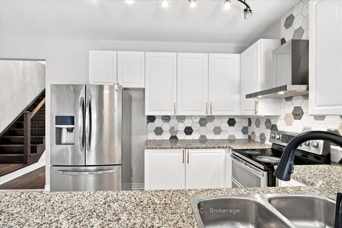 1053 Job Crescent Property Photo 11