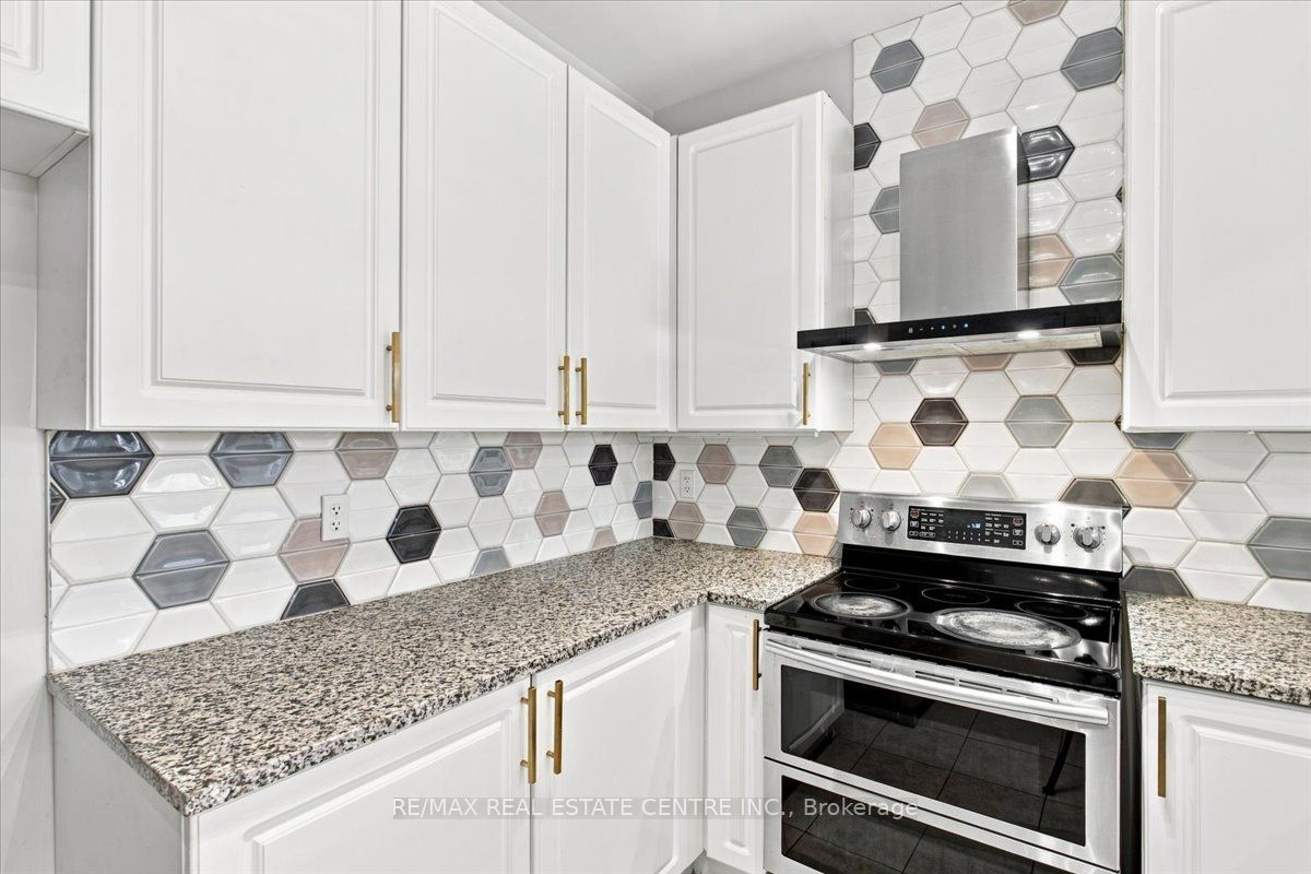1053 Job Crescent Property Photo 12