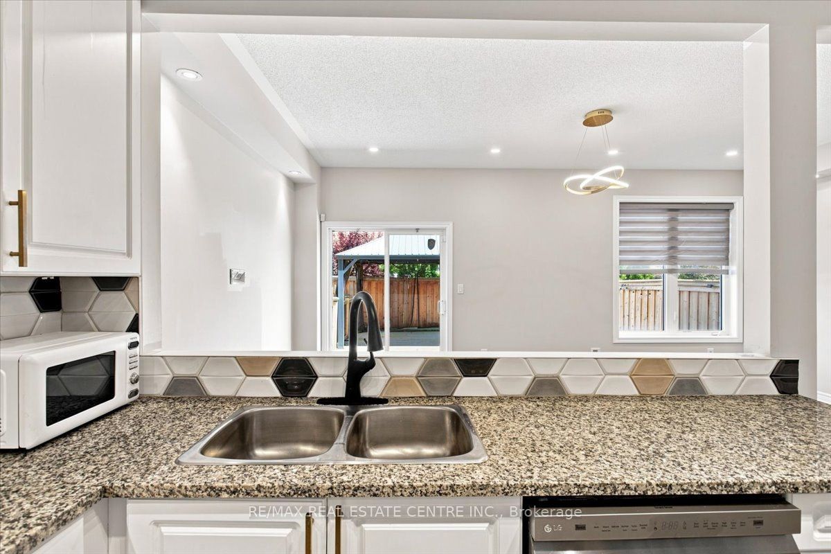 1053 Job Crescent Property Photo 13