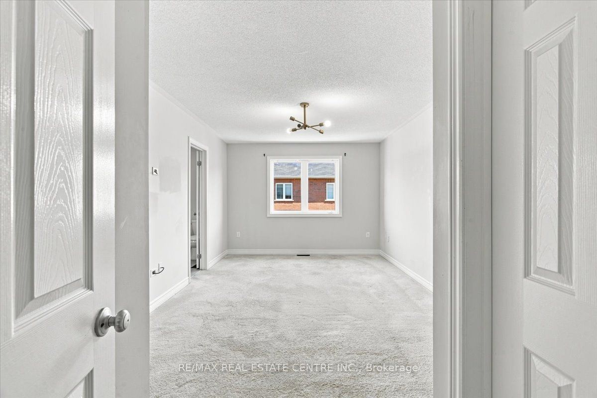 1053 Job Crescent Property Photo 19