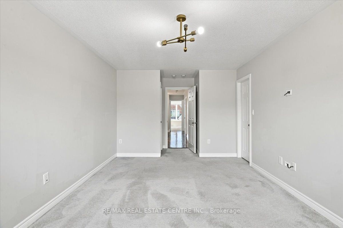 1053 Job Crescent Property Photo 21