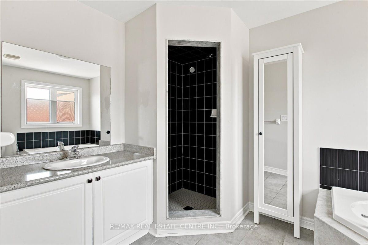 1053 Job Crescent Property Photo 22