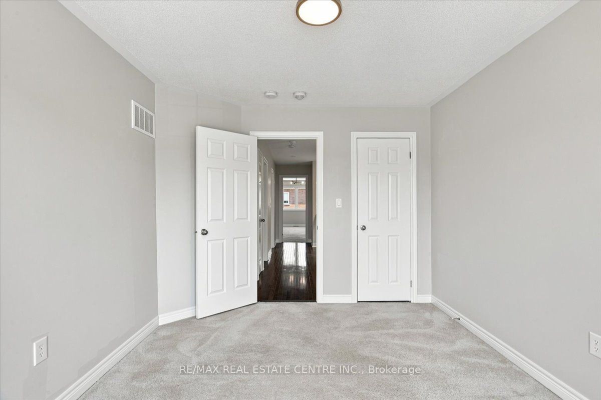 1053 Job Crescent Property Photo 26