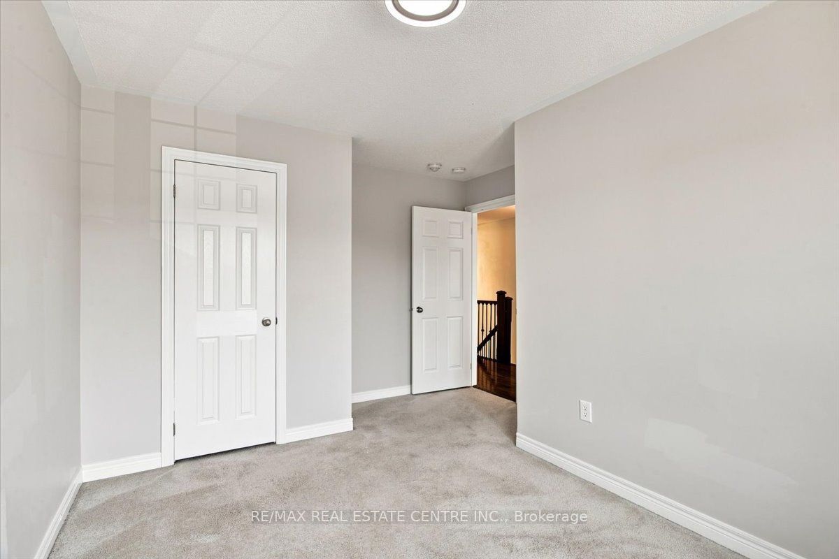 1053 Job Crescent Property Photo 30