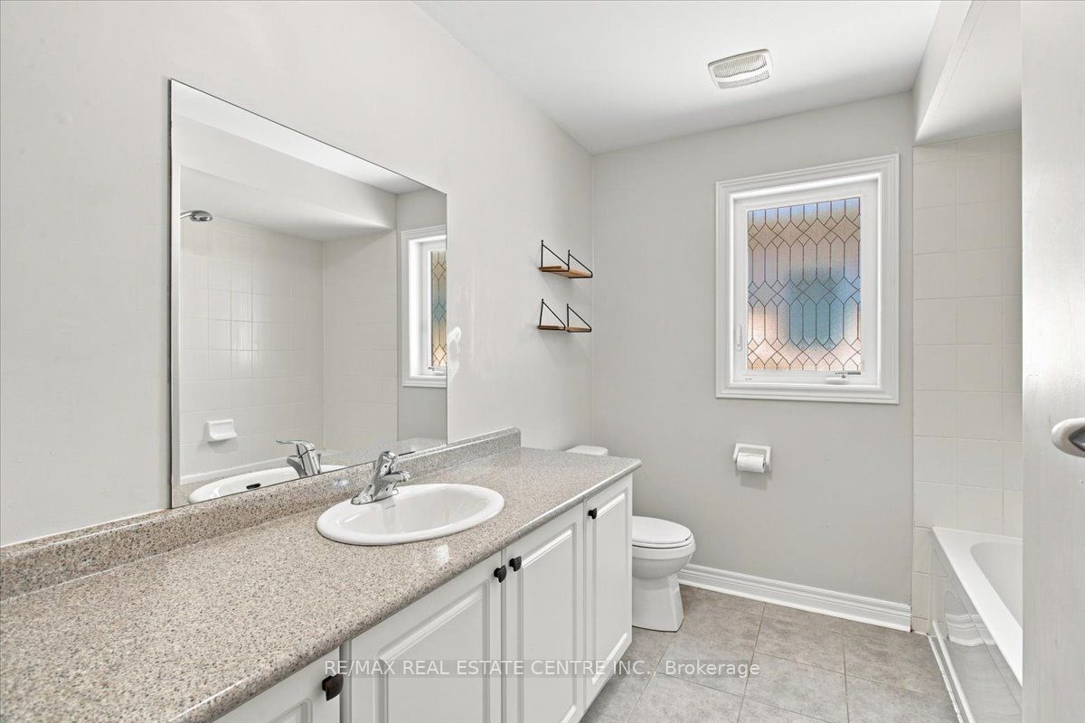 1053 Job Crescent Property Photo 31
