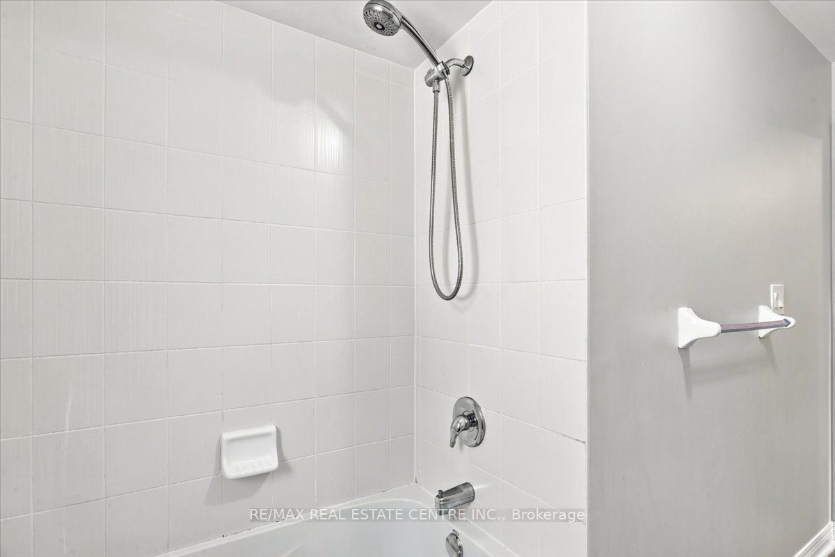 1053 Job Crescent Property Photo 32