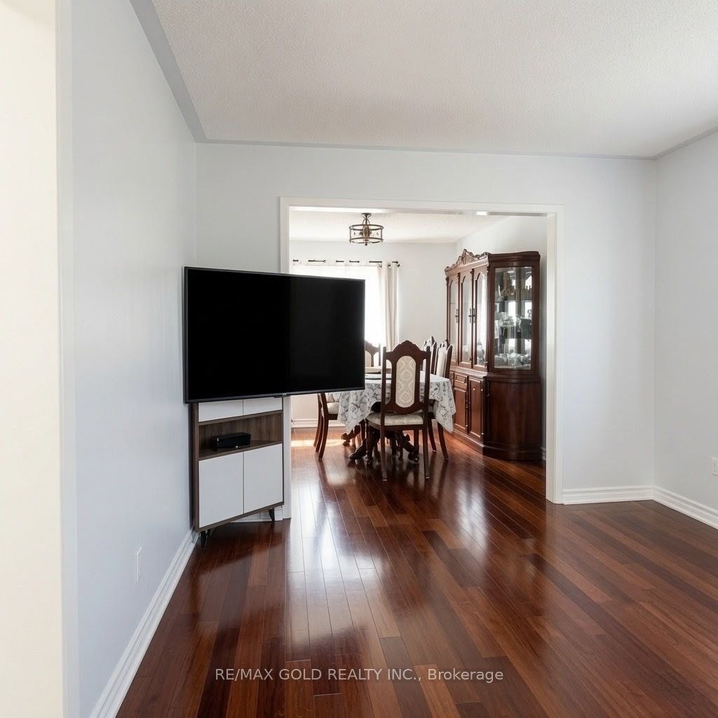 711 Ashprior Avenue Property Photo 2