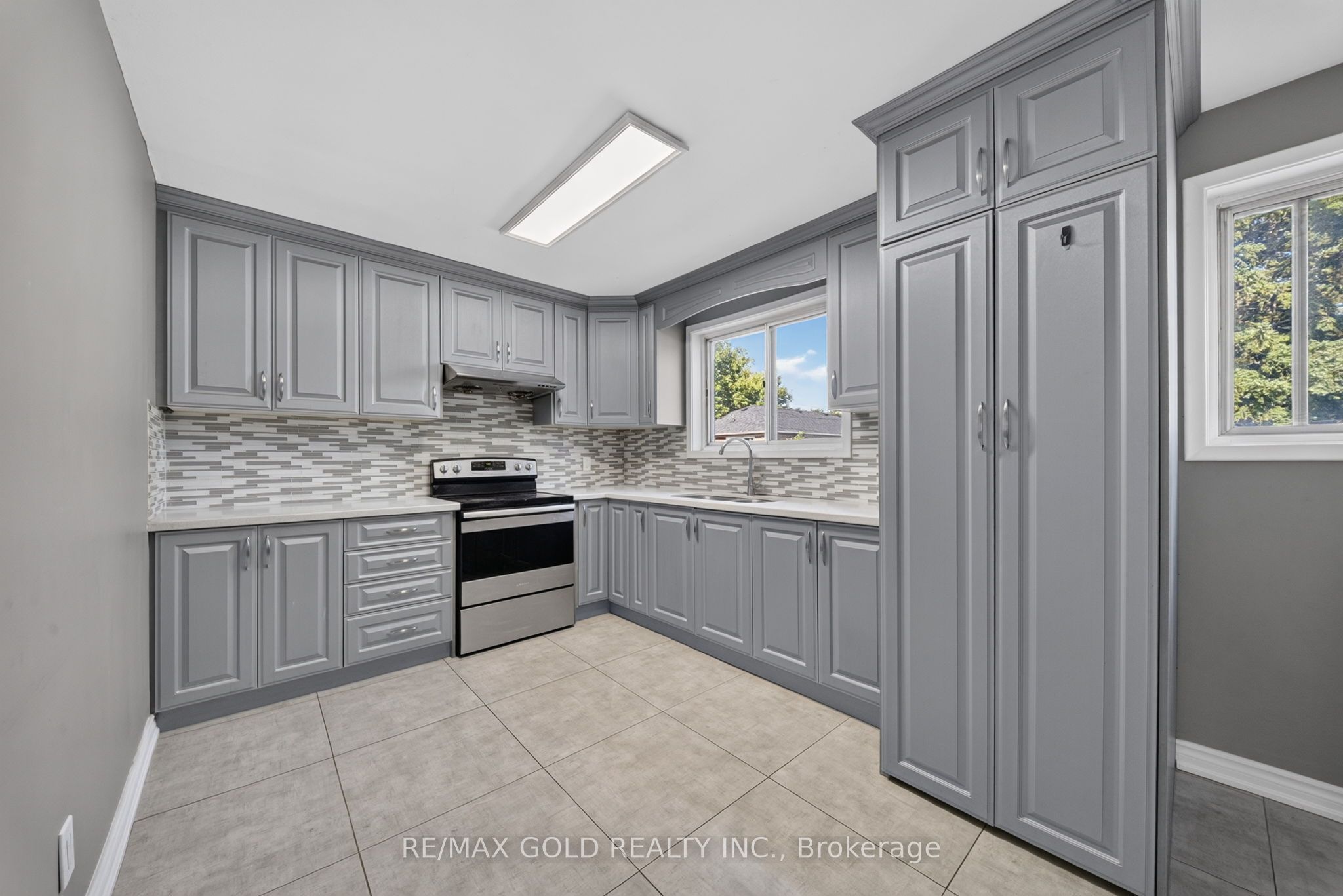 204 Taysham Crescent Upper Property Photo 6