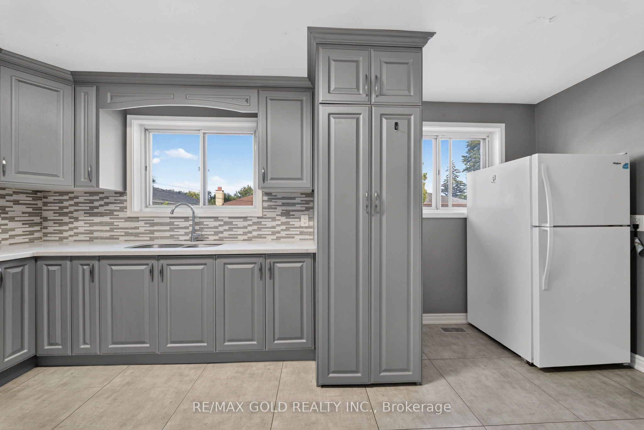 204 Taysham Crescent Upper Property Photo 7