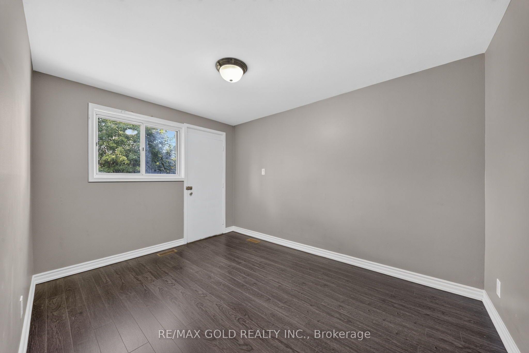 204 Taysham Crescent Upper Property Photo 10