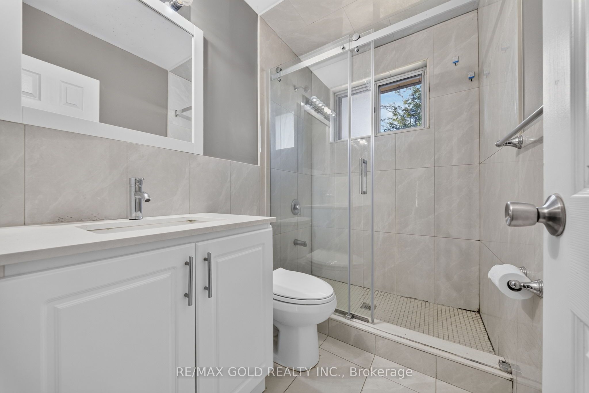 204 Taysham Crescent Upper Property Photo 11