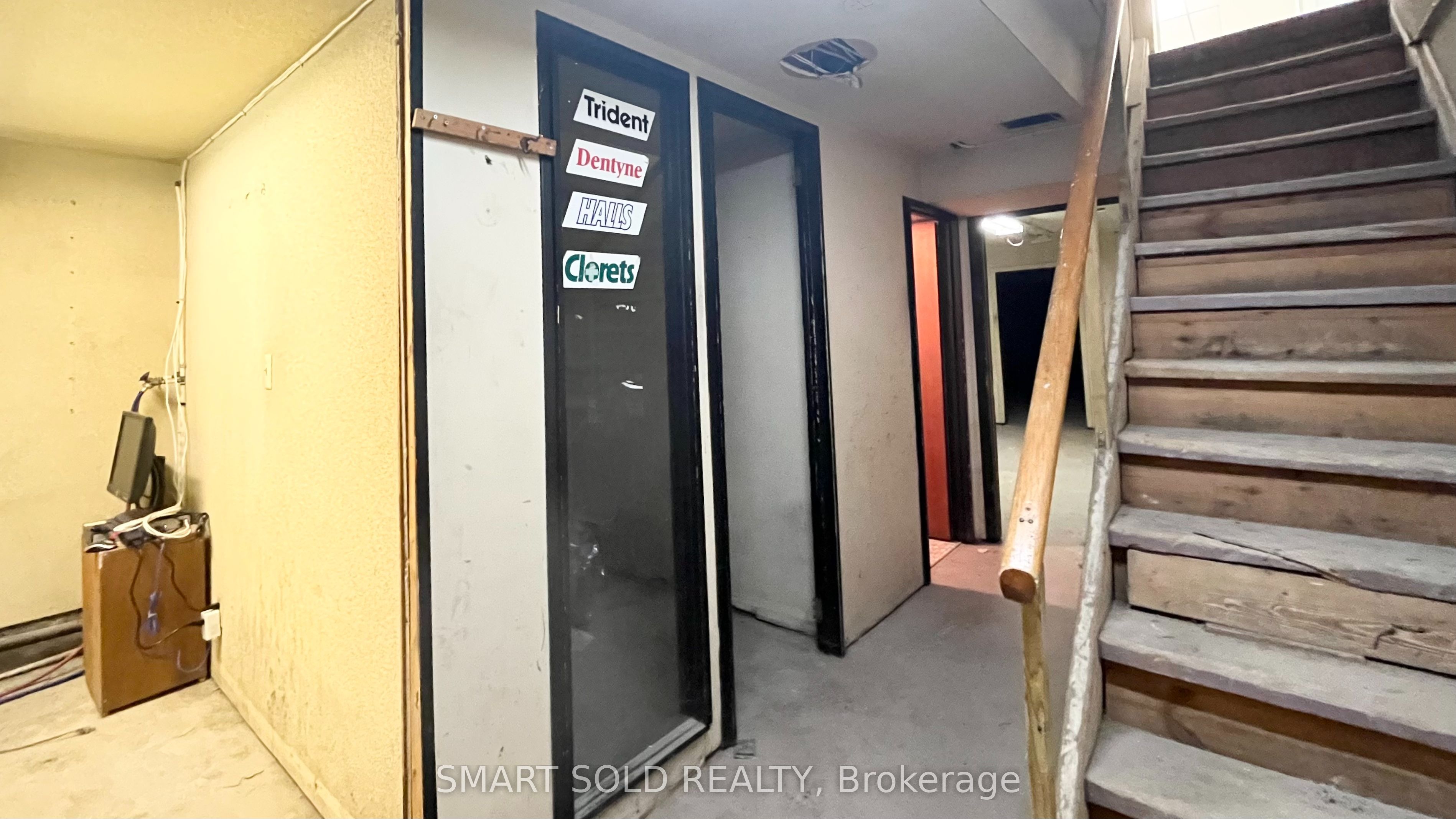 1590 Eglinton Avenue W Main Flr + Bsmt Property Photo 7