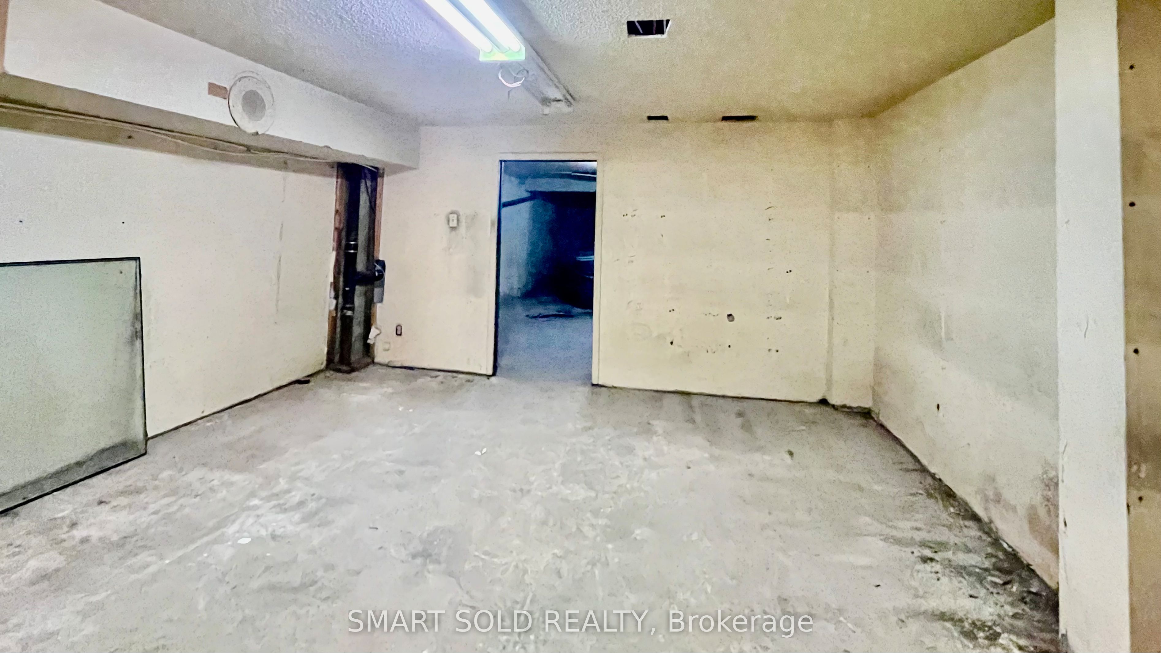 1590 Eglinton Avenue W Main Flr + Bsmt Property Photo 8