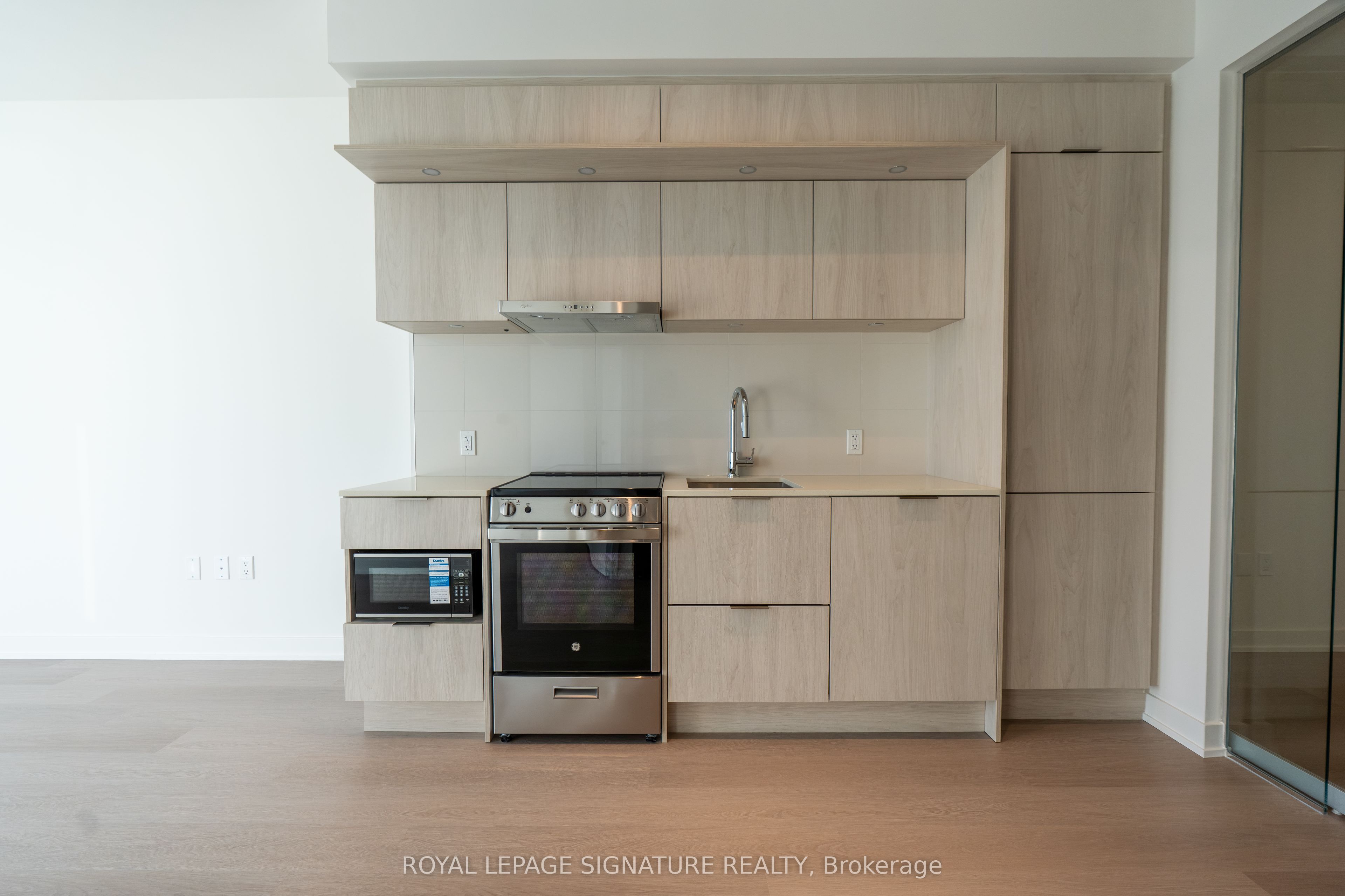 448 Burnhamthorpe Road W 4312 Property Photo 6