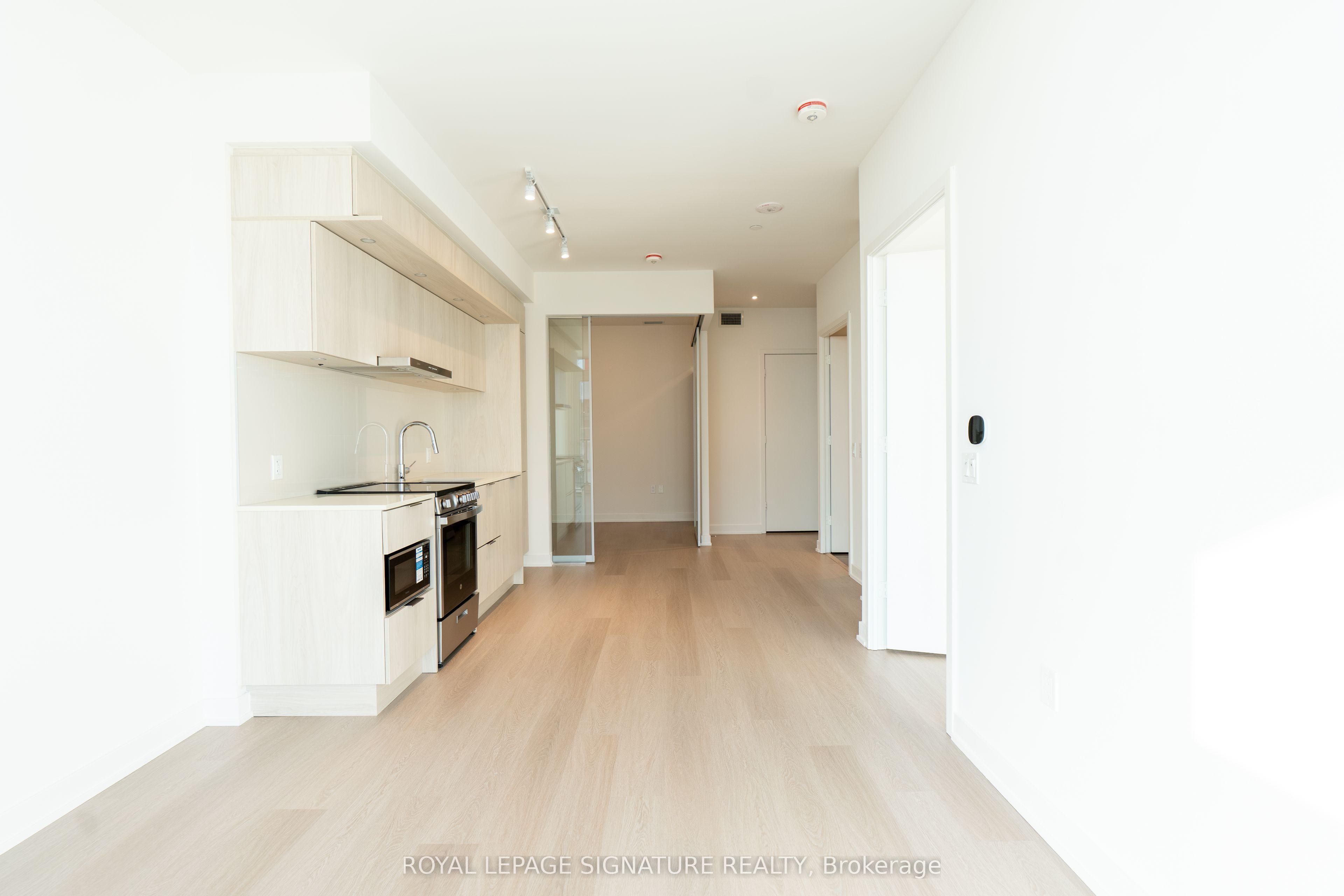 448 Burnhamthorpe Road W 4312 Property Photo 8