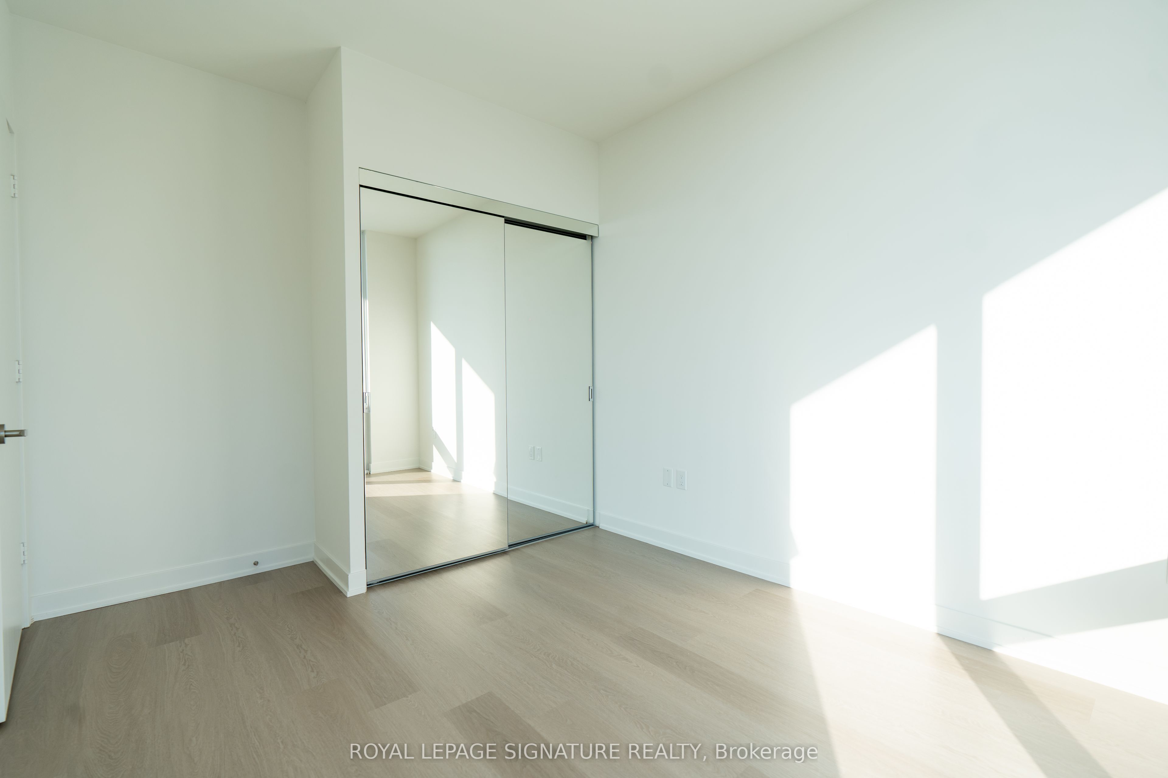 448 Burnhamthorpe Road W 4312 Property Photo 11