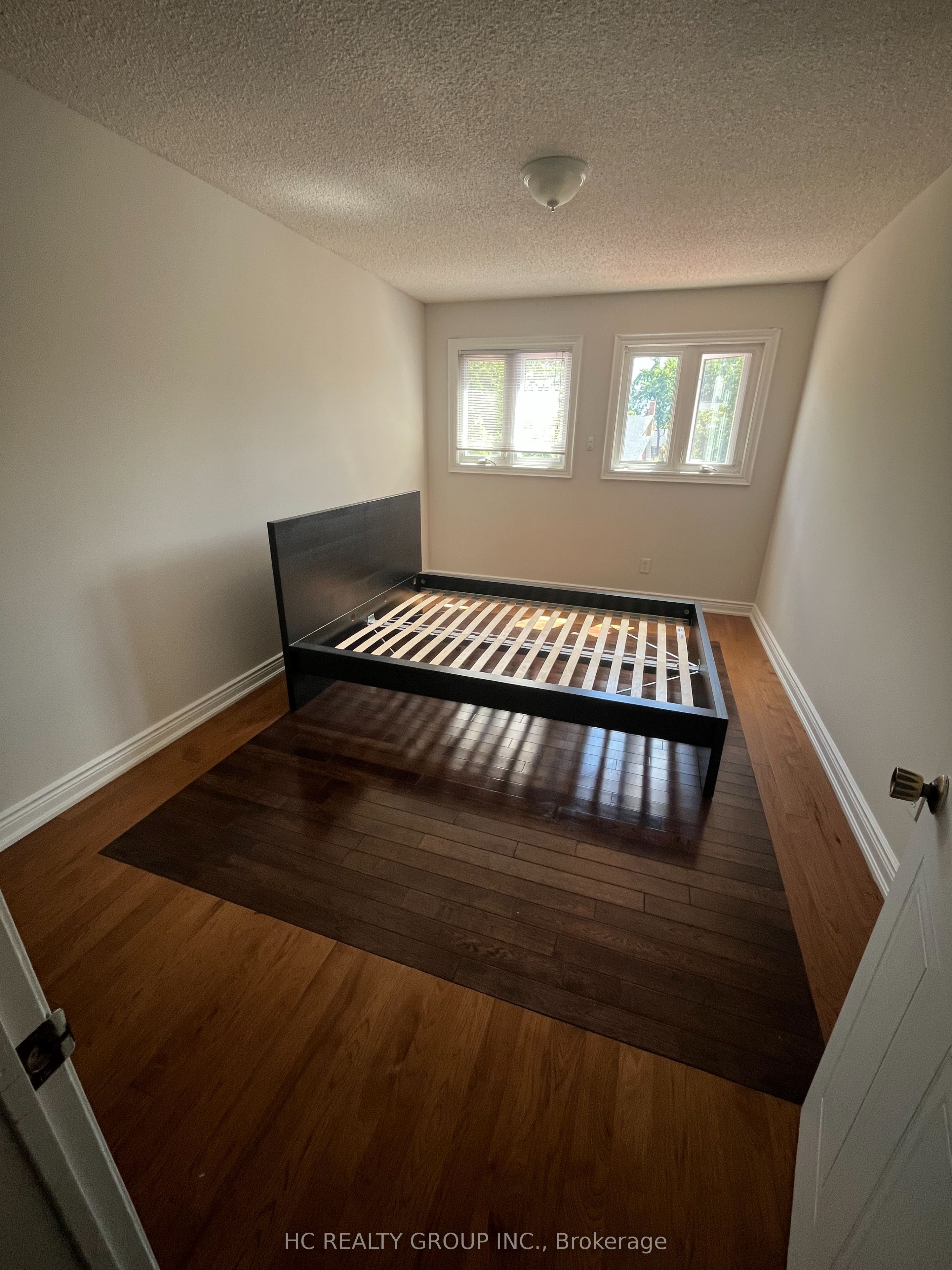 W13646124 Property Photo 12