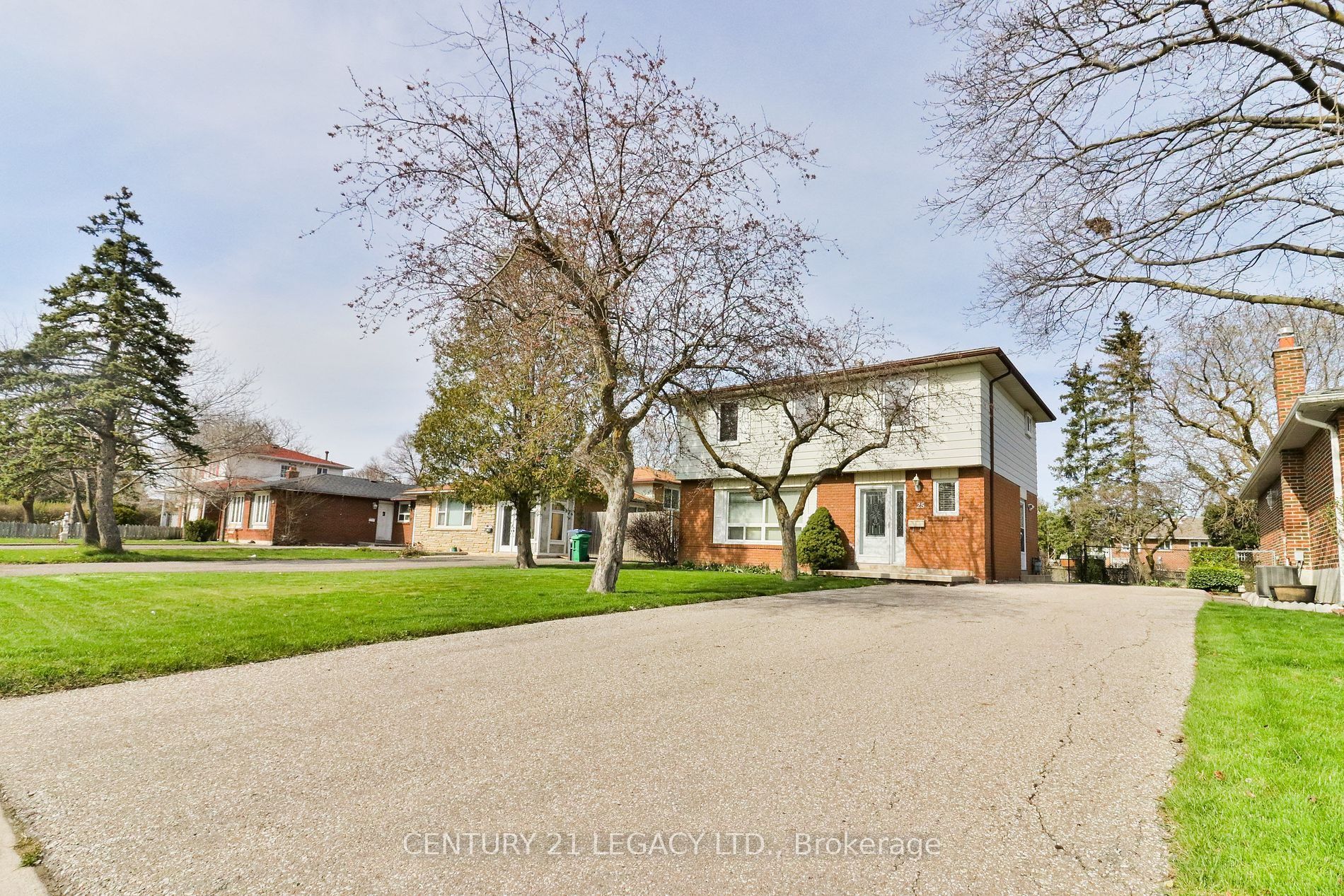 25 Edenborough Drive (Upper) Property Photo 1