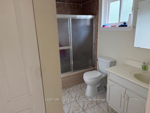 25 Edenborough Drive (upper) Property Photo 7