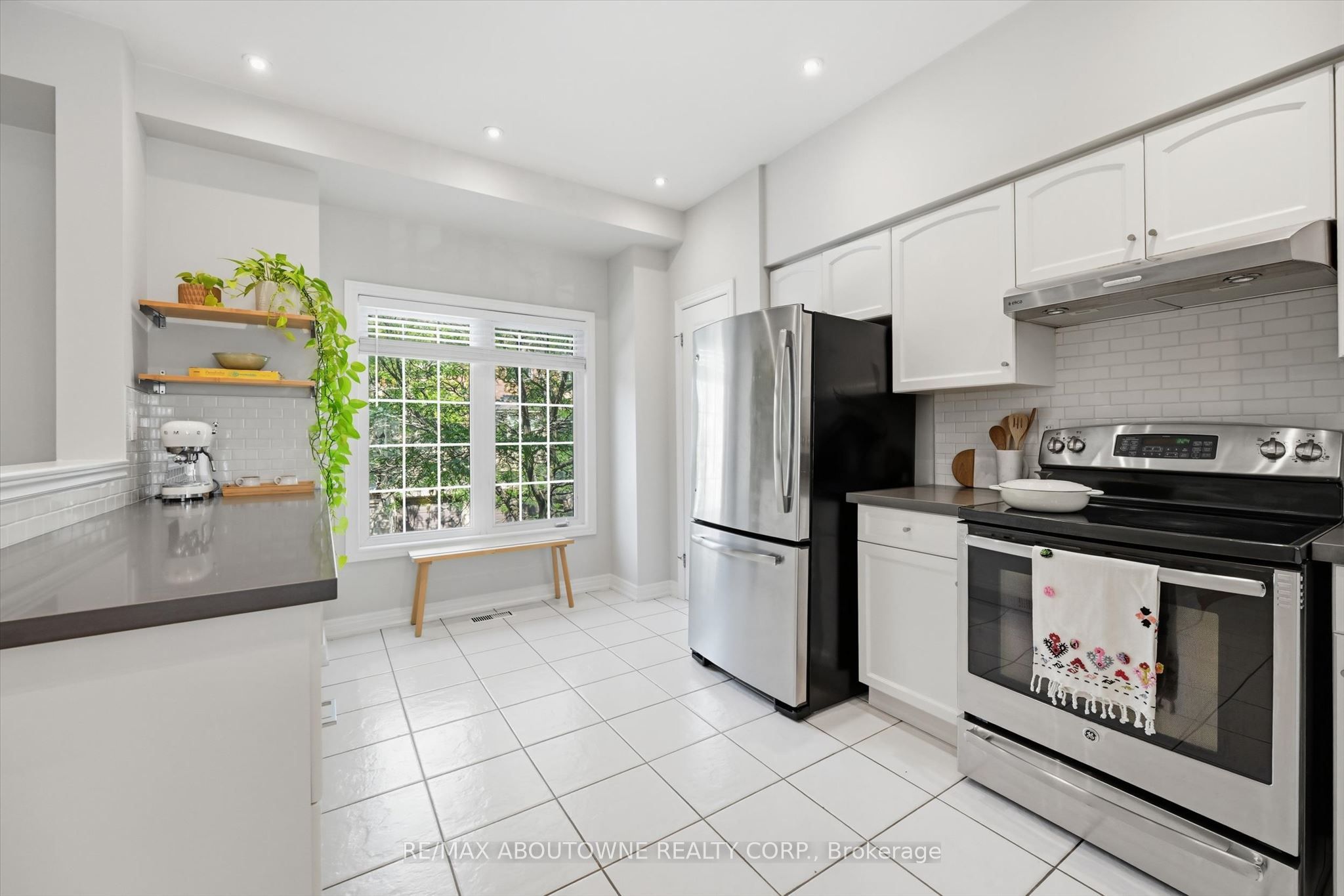 678 Rowley Common Property Photo 8