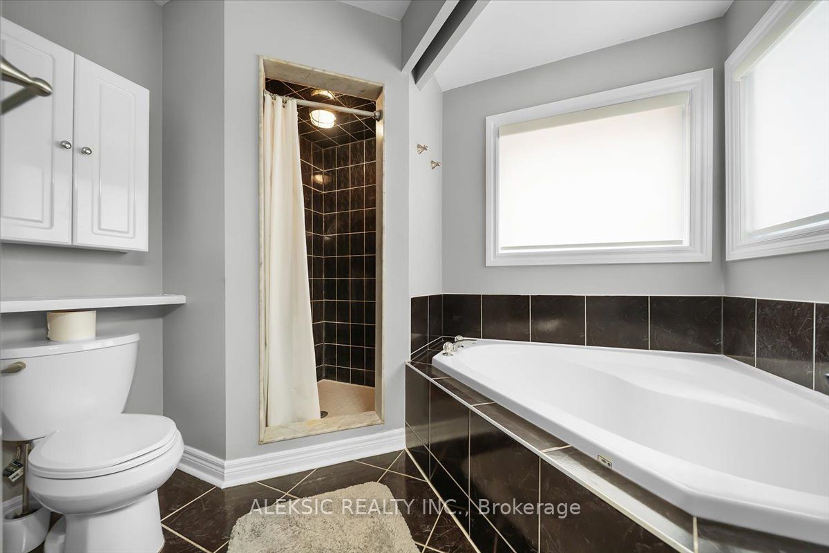 33 Hillpath Crescent Property Photo 28