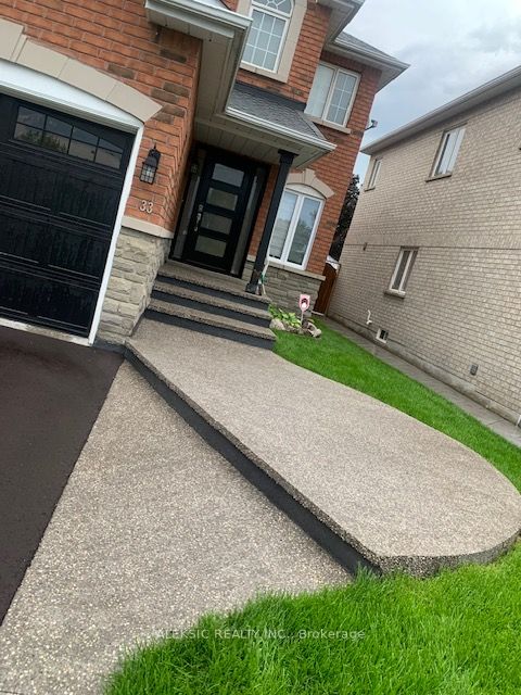 33 Hillpath Crescent Property Photo 47