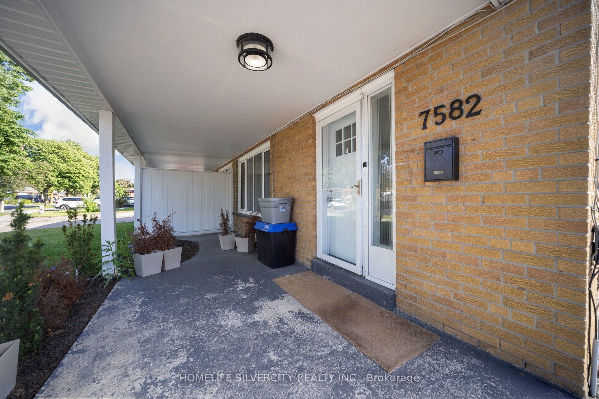 7582 Discus Crescent Property Photo 3