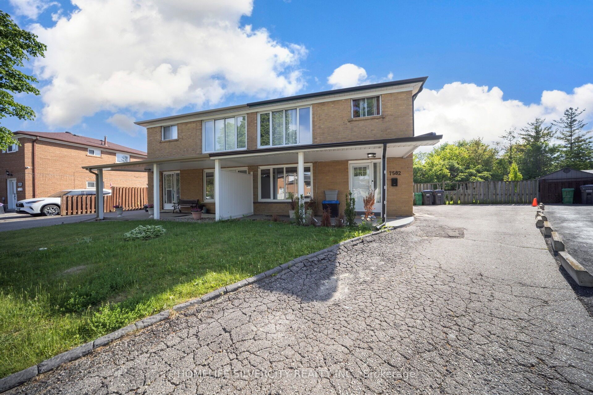 7582 Discus Crescent Property Photo 4