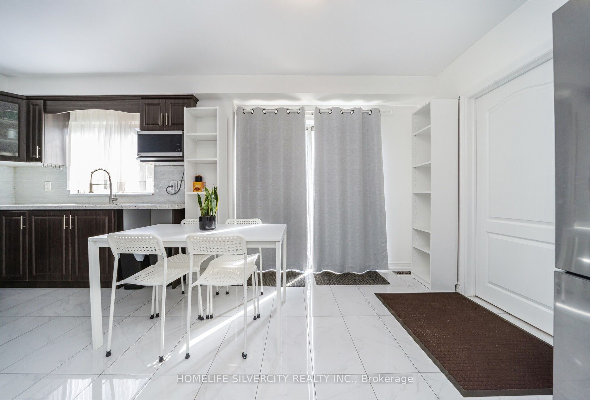 7582 Discus Crescent Property Photo 12
