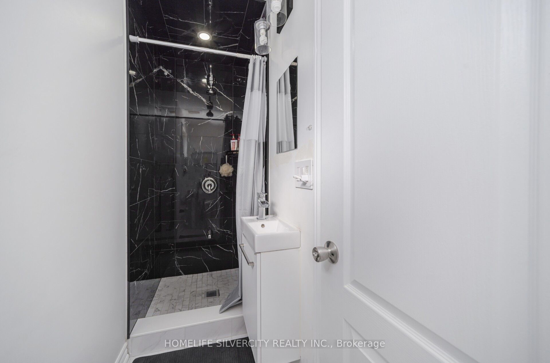 7582 Discus Crescent Property Photo 19
