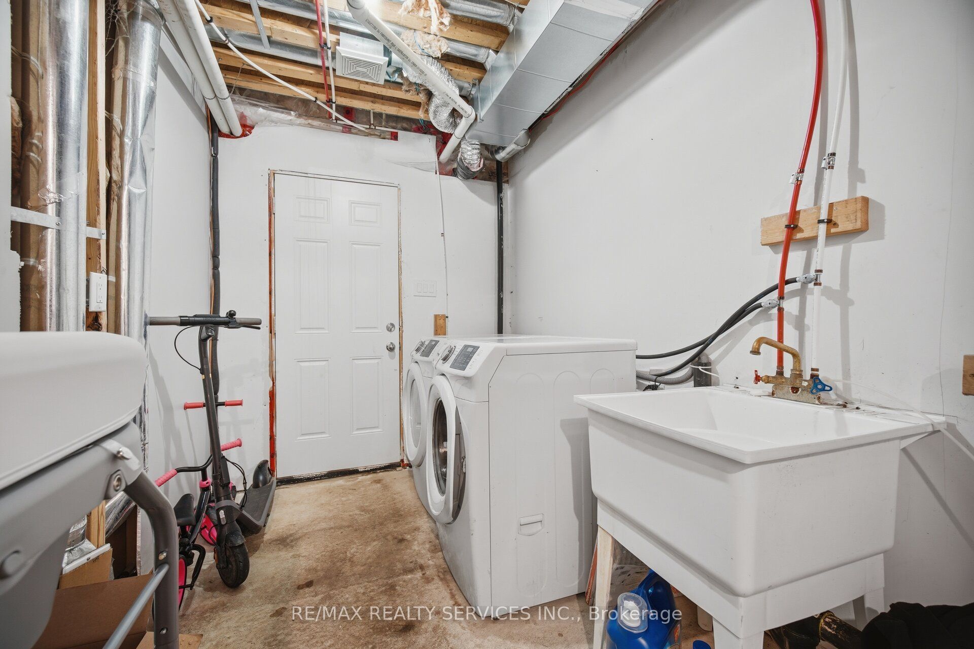 72 Rockman Crescent Property Photo 39