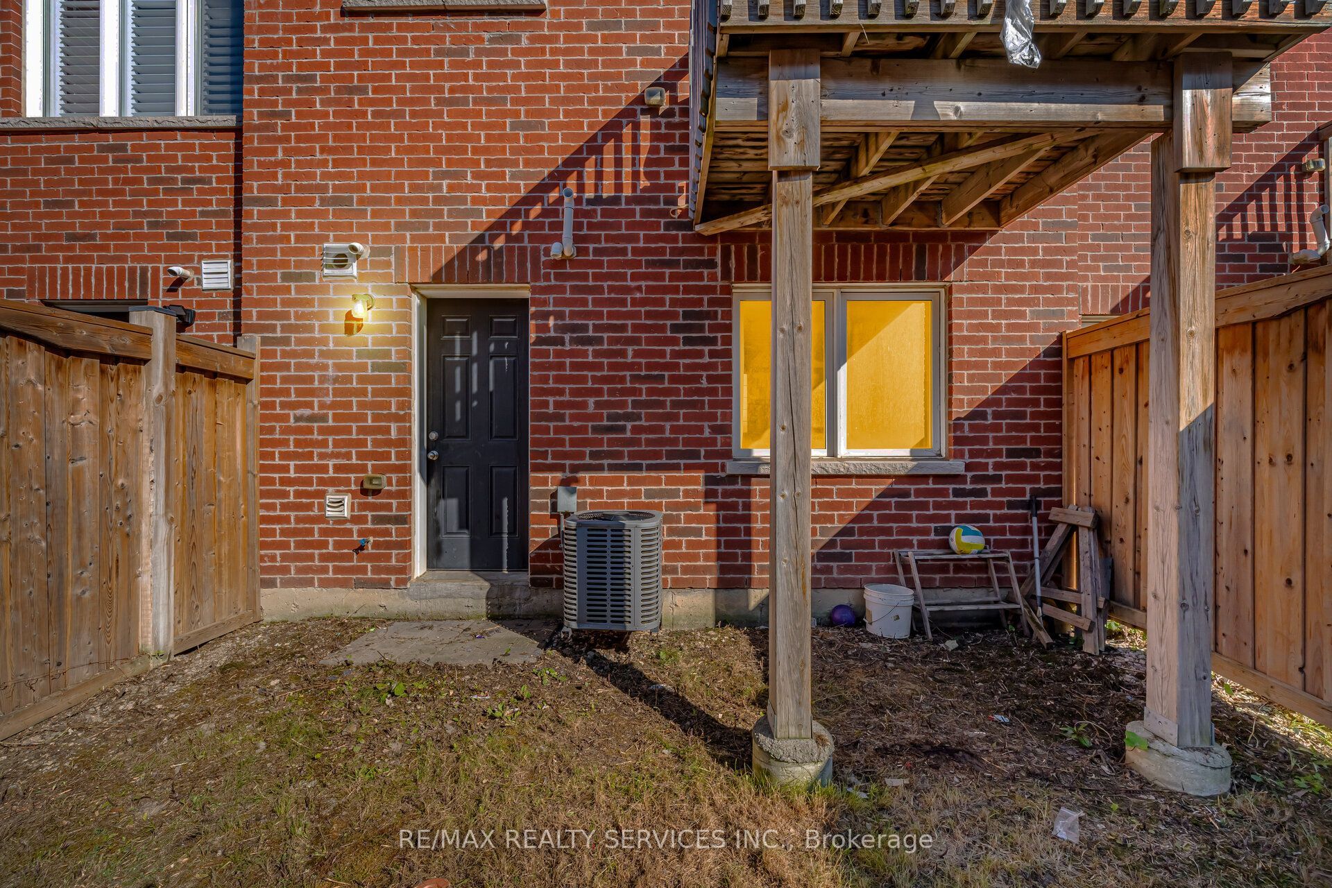 72 Rockman Crescent Property Photo 44