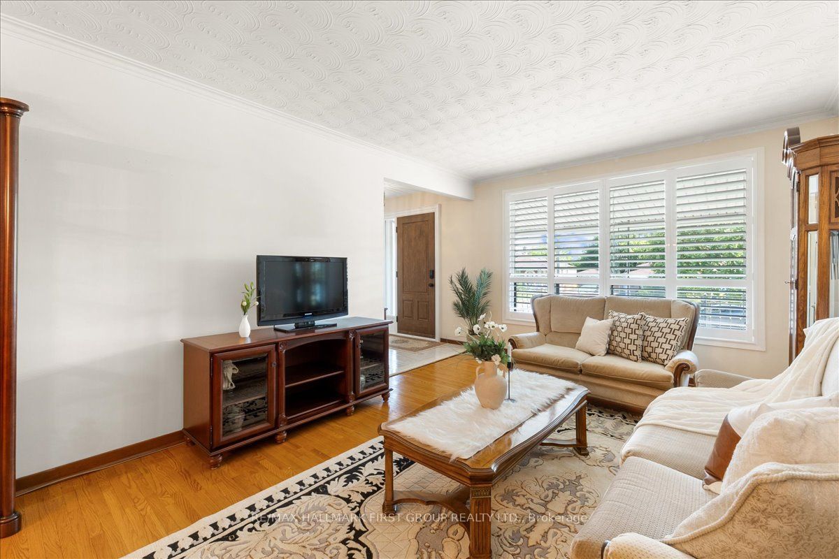 40 Cherrylawn Avenue Property Photo 8