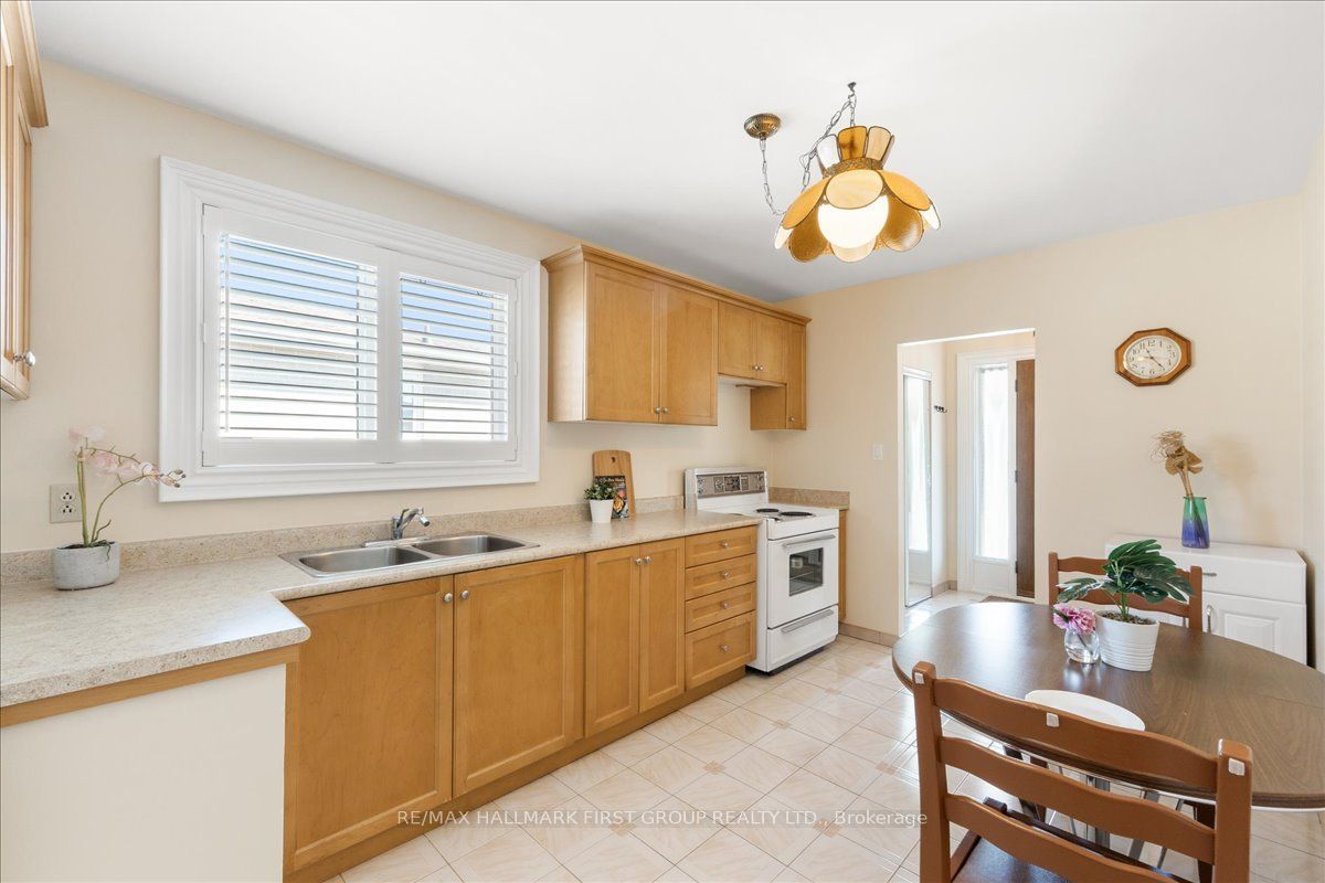 40 Cherrylawn Avenue Property Photo 12