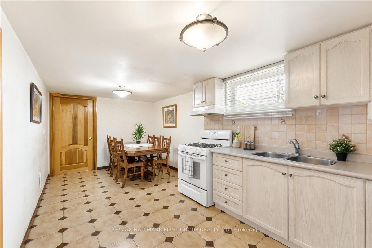 40 Cherrylawn Avenue Property Photo 31