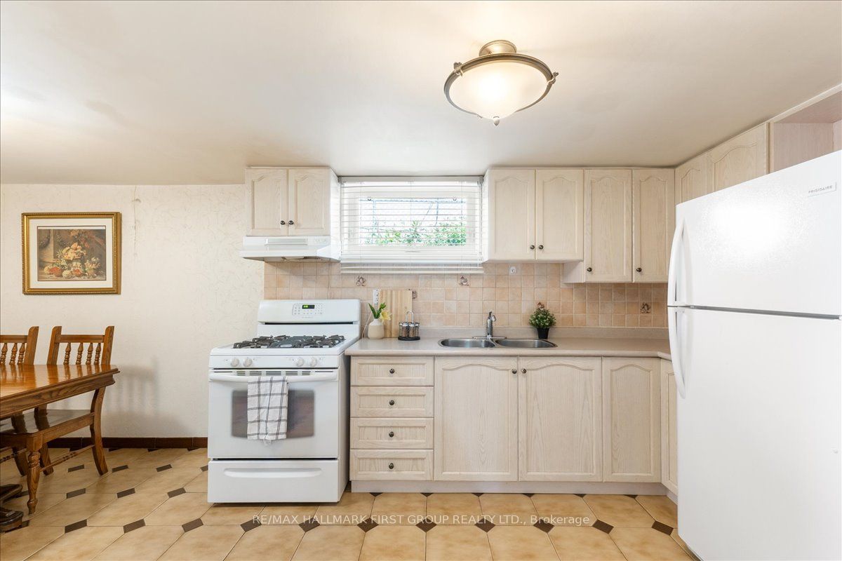 40 Cherrylawn Avenue Property Photo 32