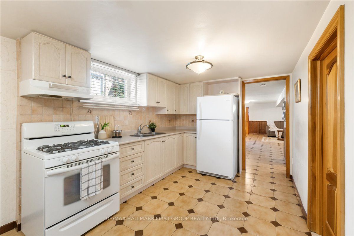40 Cherrylawn Avenue Property Photo 33
