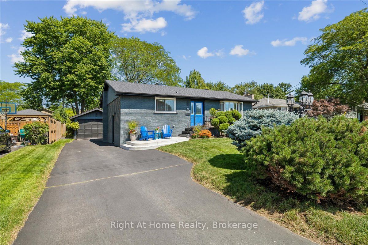 275 Kent Crescent Property Photo 1